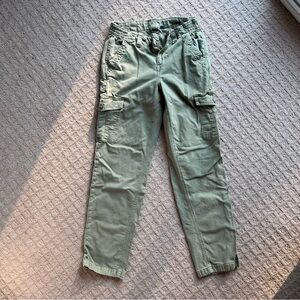AE army green cargo pants size 4 stretchy